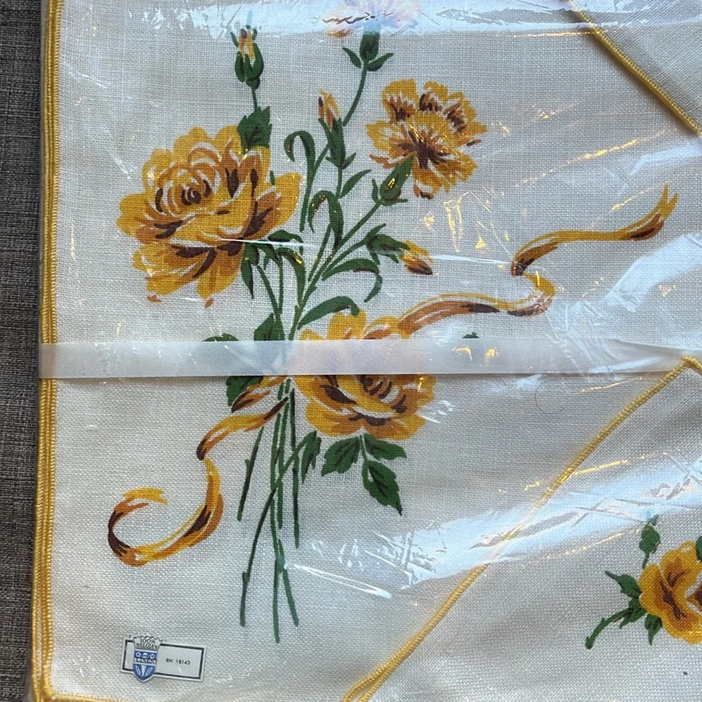 Vintage Belgian 100% Linen Napkin and Placemat Set of 4 Floral Gold Roses